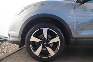 Nissan QASHQAI 1.2 N-Connecta Panoramadak Keyless 18 inch Navigatie 360 Camera Clima Cruise Getint Glas Bluetooth