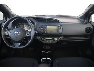 Toyota Yaris 1.5 Hybrid Bi-Tone Plus 101PK Automaat Panoramadak Navigatie Camera Clima Cruise Keyless Entry 16 inch LMV