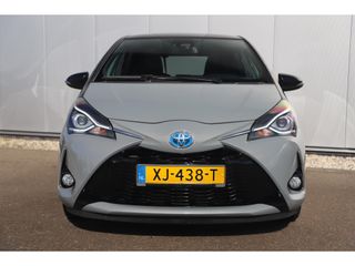 Toyota Yaris 1.5 Hybrid Bi-Tone Plus 101PK Automaat Panoramadak Navigatie Camera Clima Cruise Keyless Entry 16 inch LMV