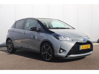 Toyota Yaris 1.5 Hybrid Bi-Tone Plus 101PK Automaat Panoramadak Navigatie Camera Clima Cruise Keyless Entry 16 inch LMV