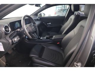 Mercedes-Benz A-Klasse 200 Advantage 164PK Automaat Panoramadak Widescreen Sportstoelen Navigatie Achteruitrijcamera Clima Parkeersensors