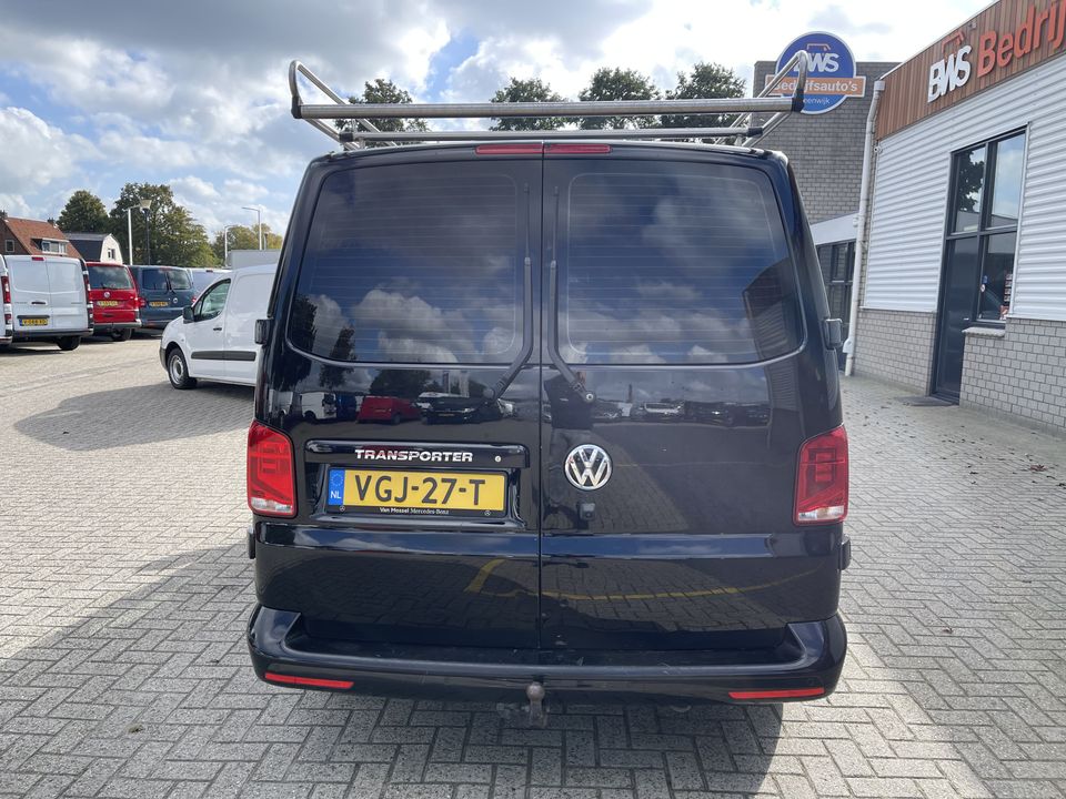 Volkswagen Transporter 2.0 TDI 150pk T6.1 DSG automaat L2H1 28 Highline / vaste prijs rijklaar € 27.950 ex btw / lease vanaf € 455 / airco / cruise / navi / lichtmetalen velgen / trekhaak / camera !