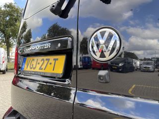 Volkswagen Transporter 2.0 TDI 150pk T6.1 DSG automaat L2H1 28 Highline / vaste prijs rijklaar € 27.950 ex btw / lease vanaf € 455 / airco / cruise / navi / lichtmetalen velgen / trekhaak / camera !