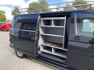 Volkswagen Transporter 2.0 TDI 150pk T6.1 DSG automaat L2H1 28 Highline / vaste prijs rijklaar € 27.950 ex btw / lease vanaf € 455 / airco / cruise / navi / lichtmetalen velgen / trekhaak / camera !