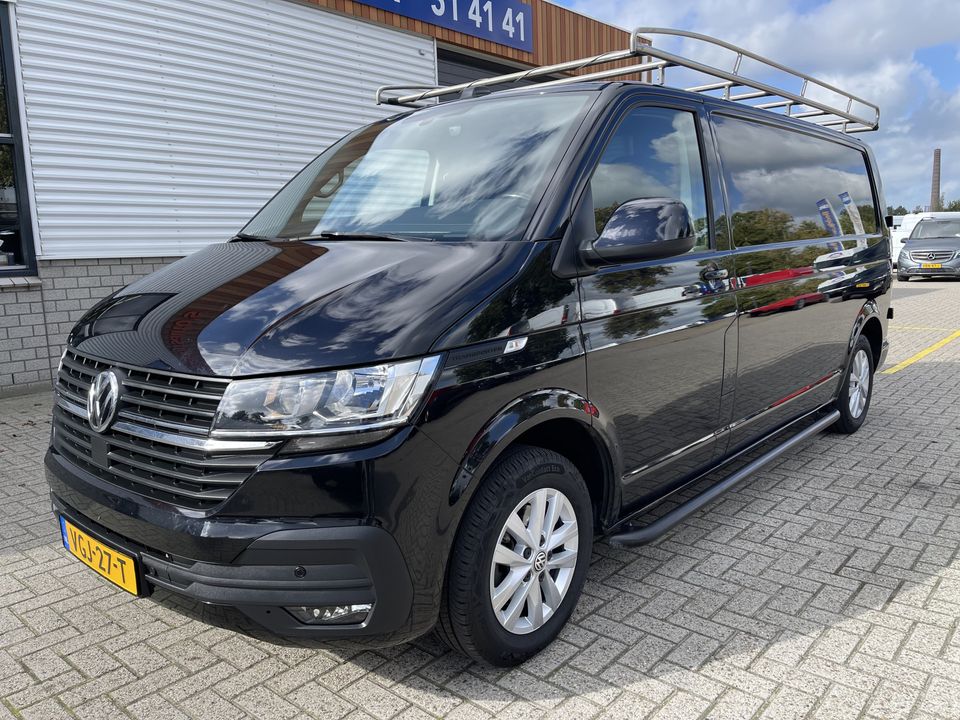 Volkswagen Transporter 2.0 TDI 150pk T6.1 DSG automaat L2H1 28 Highline / vaste prijs rijklaar € 27.950 ex btw / lease vanaf € 455 / airco / cruise / navi / lichtmetalen velgen / trekhaak / camera !