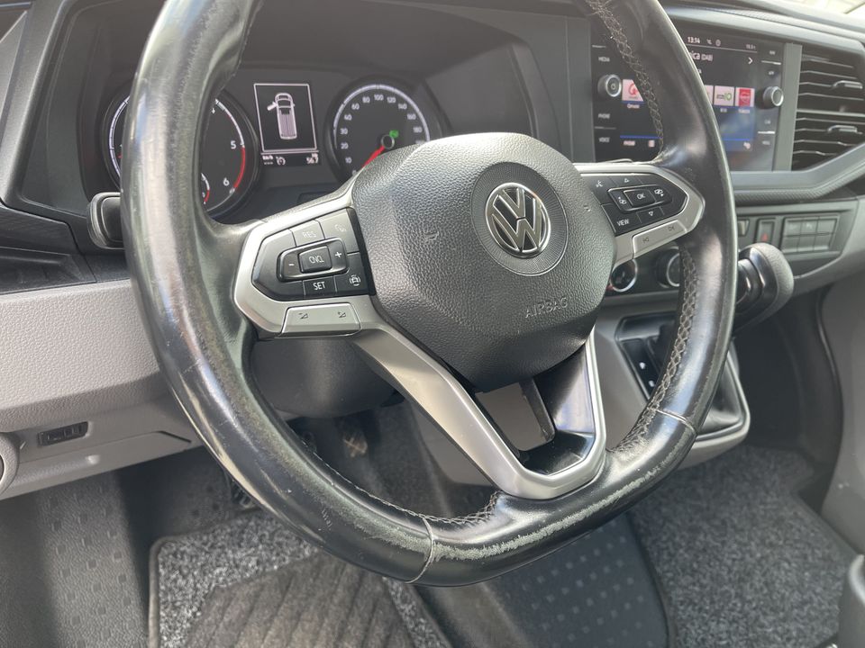 Volkswagen Transporter 2.0 TDI 150pk T6.1 DSG automaat L2H1 28 Highline / vaste prijs rijklaar € 27.950 ex btw / lease vanaf € 455 / airco / cruise / navi / lichtmetalen velgen / trekhaak / camera !