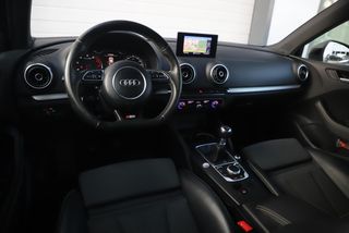 Audi A3 Limousine 1.4 TFSI CoD Ambition S Line 150PK Trekhaak Bi-Xenon Half Leder 18 inch LMV Navigatie Bluetooth Climate Cruise Control Getint Glas 2X S-Line 1500KG Trekgewicht