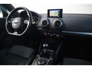 Audi A3 Limousine 1.4 TFSI CoD Ambition S Line 150PK Trekhaak Bi-Xenon Half Leder 18 inch LMV Navigatie Bluetooth Climate Cruise Control Getint Glas 2X S-Line 1500KG Trekgewicht