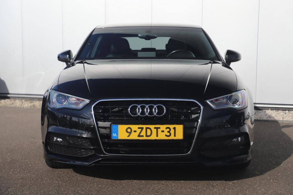 Audi A3 Limousine 1.4 TFSI CoD Ambition S Line 150PK Trekhaak Bi-Xenon Half Leder 18 inch LMV Navigatie Bluetooth Climate Cruise Control Getint Glas 2X S-Line 1500KG Trekgewicht