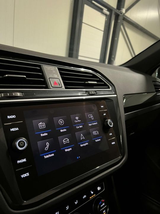 Volkswagen Tiguan 1.5 TSI R-line Pano Virtual Trekhaak NAP