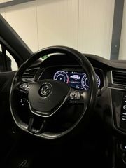 Volkswagen Tiguan 1.5 TSI R-line Pano Virtual Trekhaak NAP