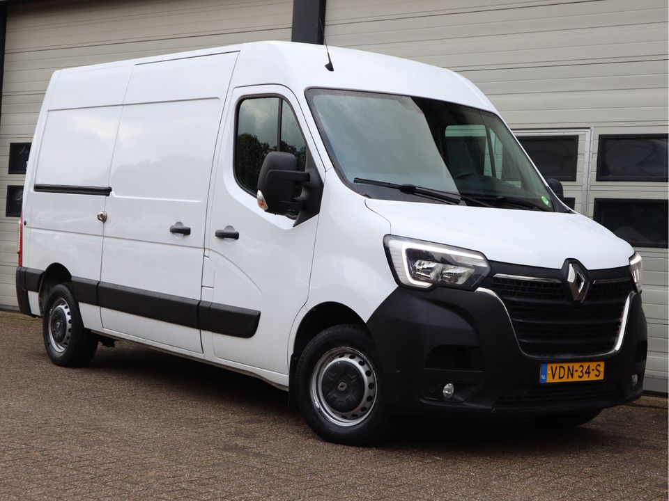 Renault Master 2.3 dCi Euro 6 136pk L2H2 - Trekhaak 2,5t KG - Navi - Camera