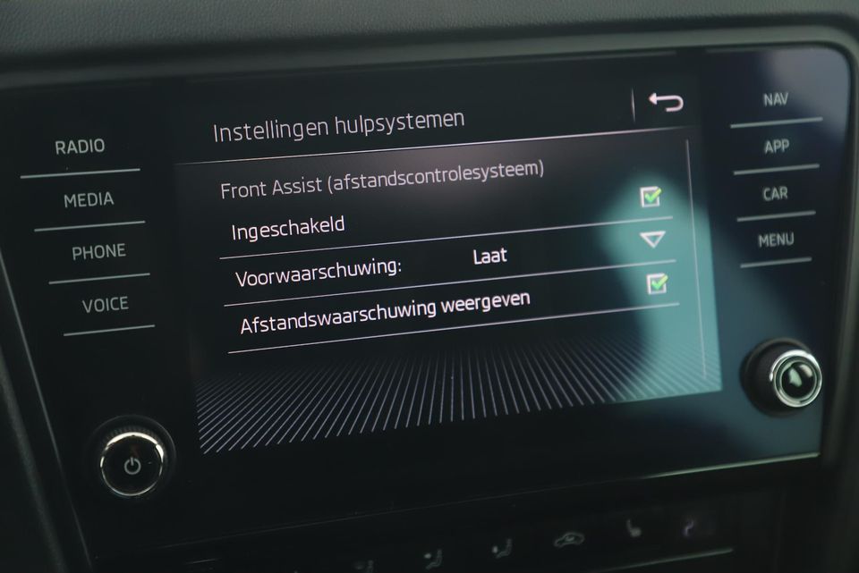 Škoda Octavia Combi 1.0 TSI Greentech Business Edition 116PK Navigatie Clima Cruise Carplay Android 16 inch LMV Stoelverwarming Front Assist LED