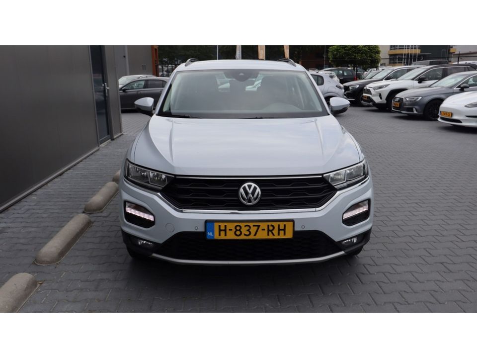 Volkswagen T-Roc 1.5 TSI Style | Apple Android | Led | Trekhaak | PDC | Nav