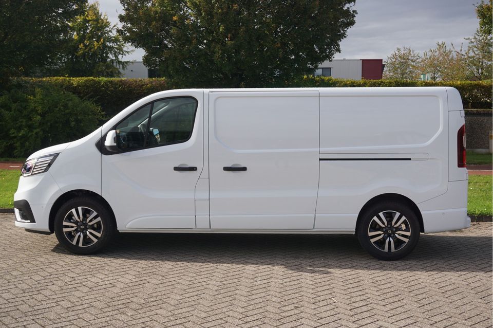 Renault Trafic 2.0 170PK L2H1 EDC Automaat Navi, LM Velg, Betimmering, Trekhaak, 2x Schuifdeur!! NR. 331