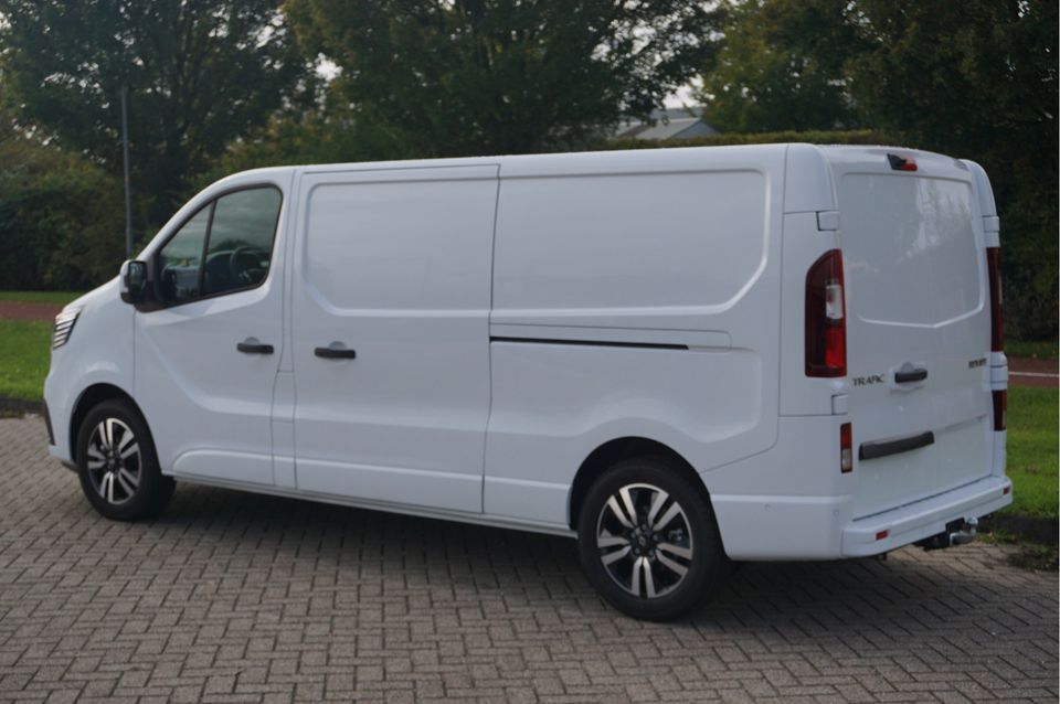 Renault Trafic 2.0 170PK L2H1 EDC Automaat Navi, LM Velg, Betimmering, Trekhaak, 2x Schuifdeur!! NR. 331