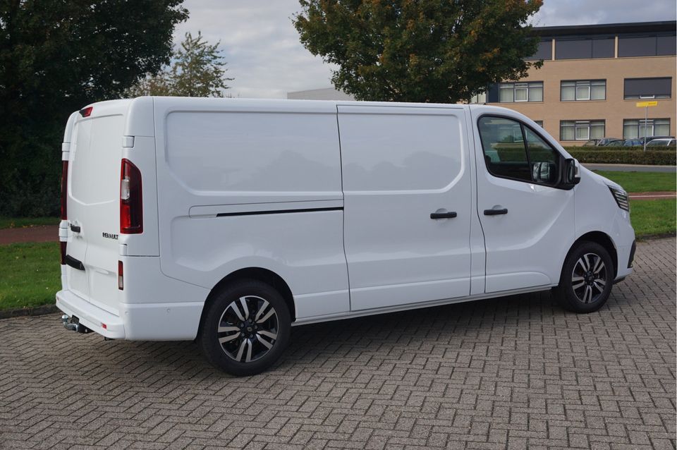 Renault Trafic 2.0 170PK L2H1 EDC Automaat Navi, LM Velg, Betimmering, Trekhaak, 2x Schuifdeur!! NR. 331