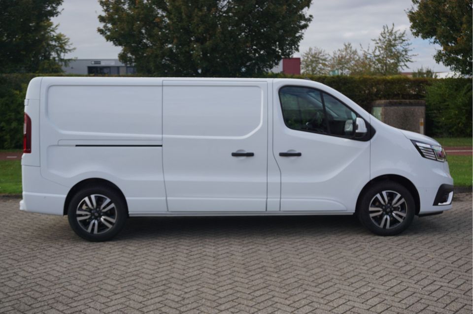 Renault Trafic 2.0 170PK L2H1 EDC Automaat Navi, LM Velg, Betimmering, Trekhaak, 2x Schuifdeur!! NR. 331