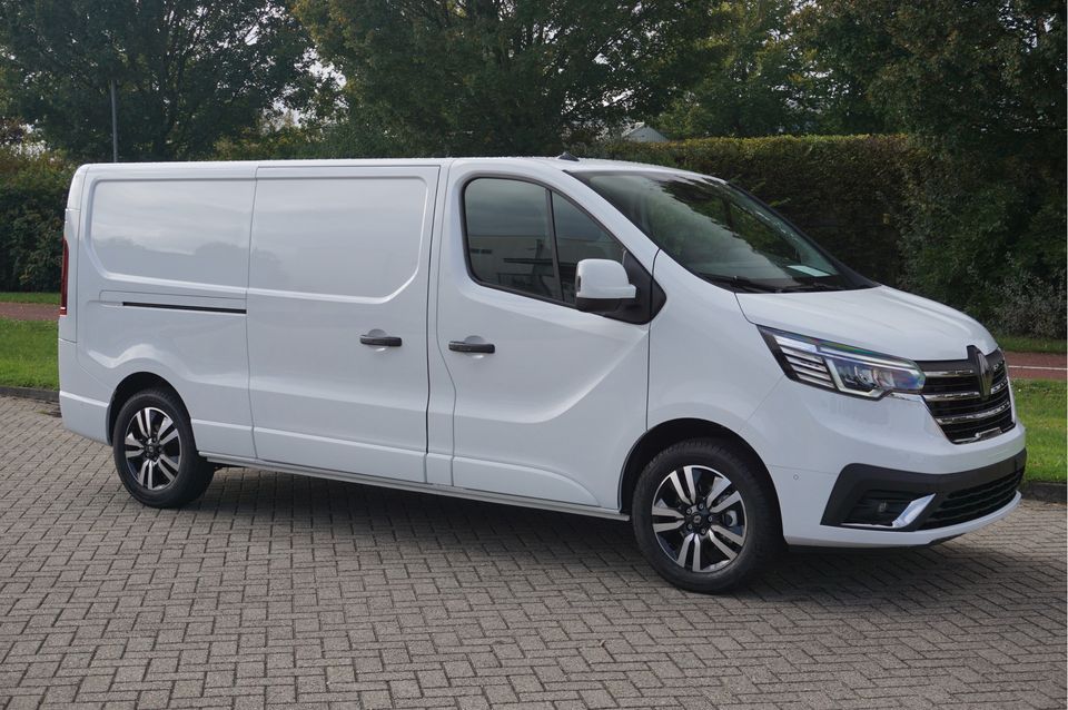 Renault Trafic 2.0 170PK L2H1 EDC Automaat Navi, LM Velg, Betimmering, Trekhaak, 2x Schuifdeur!! NR. 331