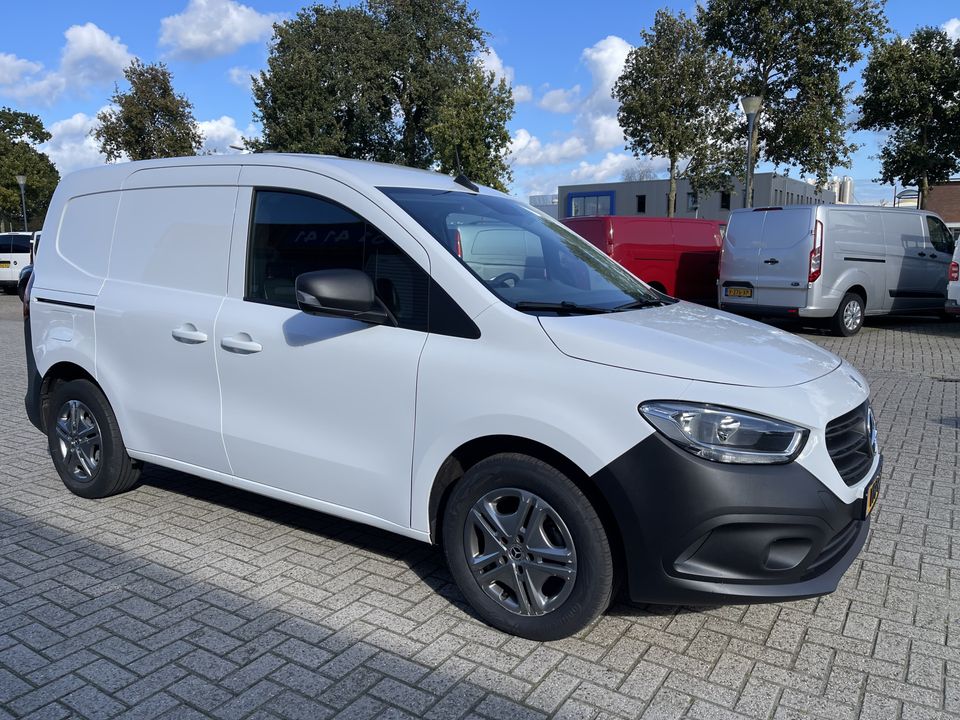 Mercedes-Benz Citan 108 CDI L1 Pro / vaste prijs rijklaar € 15.950 ex btw / lease vanaf € 292 / airco / cruise / trekhaak / apple carplay android auto / schuifdeur !