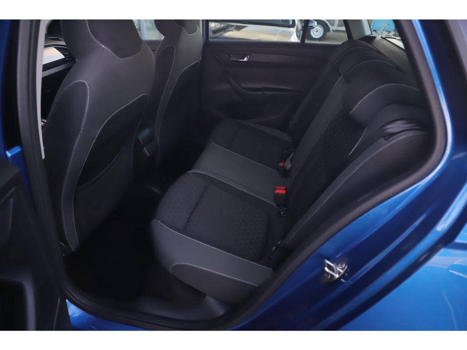 Škoda Fabia Combi 1.0 TSI Style 95PK RS Stoelen Navigatie Clima Cruise 16 inch LMV Parkeersensor Getint Glas Zwarte Hemel