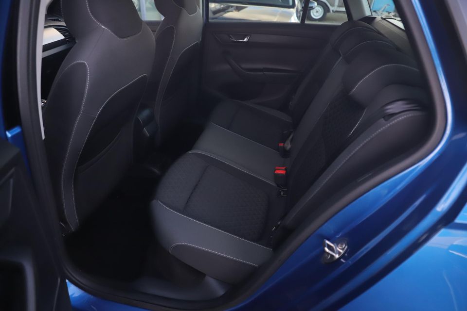 Škoda Fabia Combi 1.0 TSI Style 95PK RS Stoelen Navigatie Clima Cruise 16 inch LMV Parkeersensor Getint Glas Zwarte Hemel