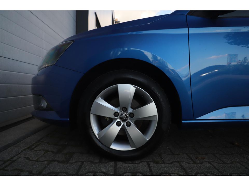 Škoda Fabia Combi 1.0 TSI Style 95PK RS Stoelen Navigatie Clima Cruise 16 inch LMV Parkeersensor Getint Glas Zwarte Hemel