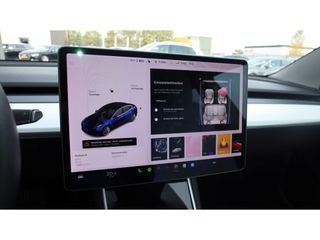 Tesla Model 3 Stnd.RWD Plus 60 kWh | 19Inch | autopilot | Leder | Mooi