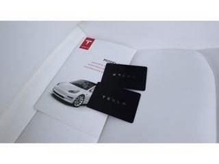 Tesla Model 3 Stnd.RWD Plus 60 kWh | 19Inch | autopilot | Leder | Mooi