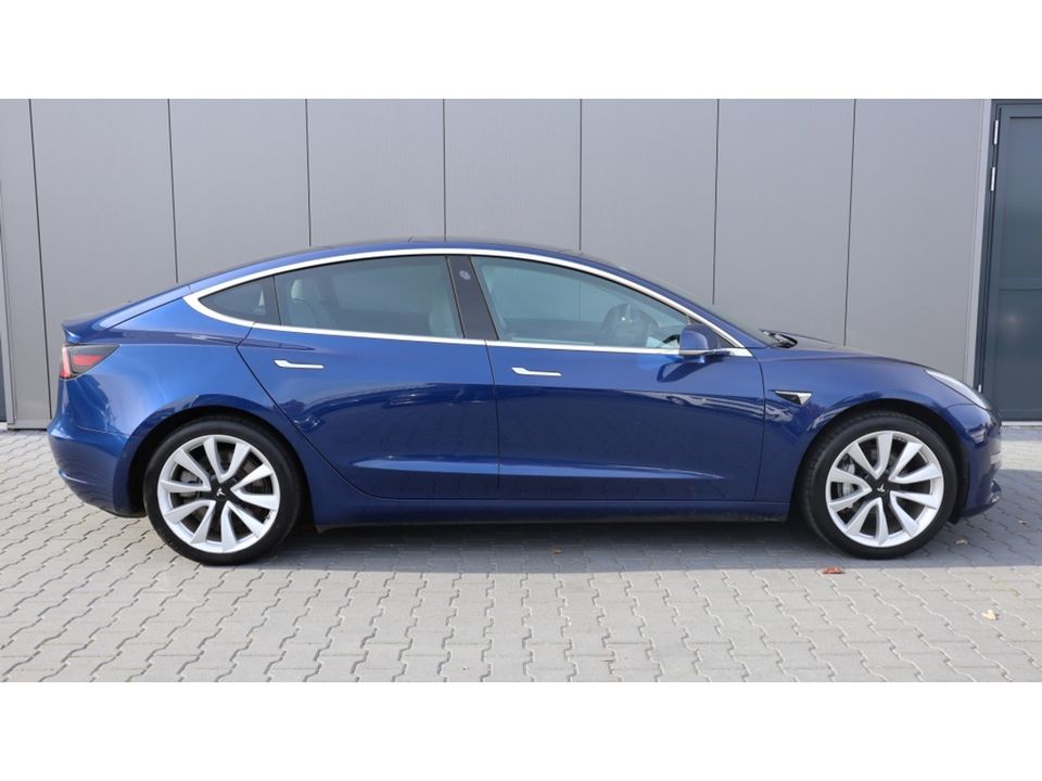 Tesla Model 3 Stnd.RWD Plus 60 kWh | 19Inch | autopilot | Leder | Mooi