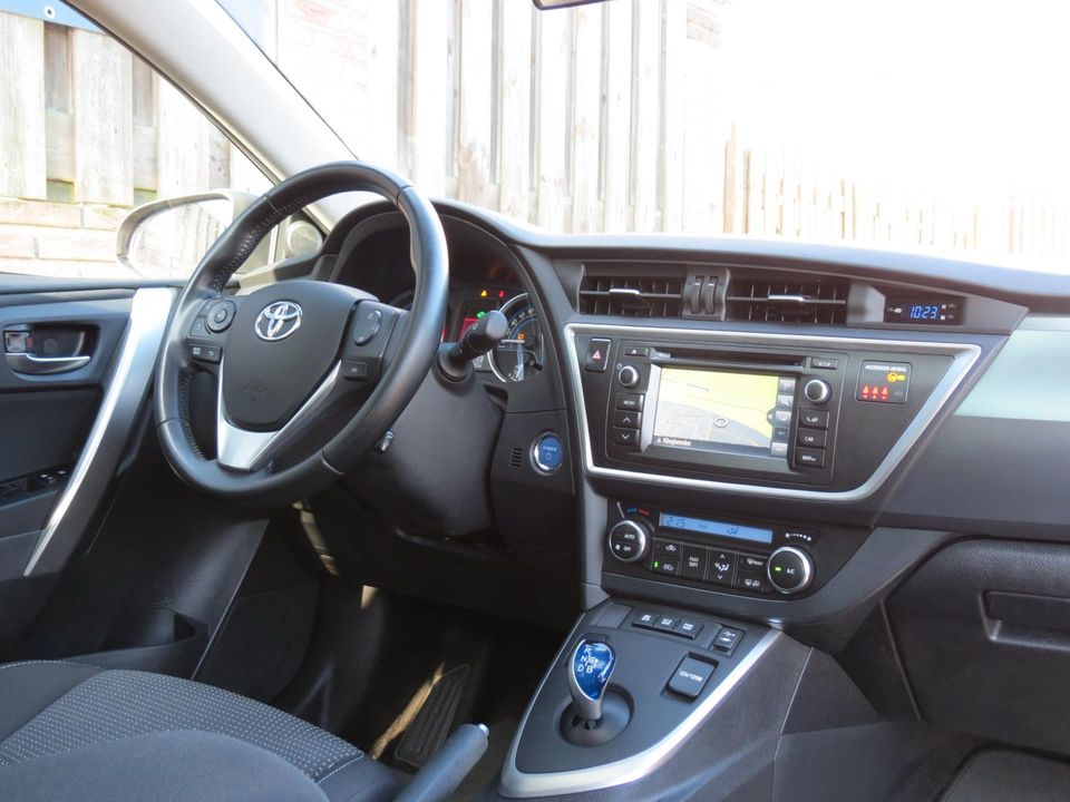 Toyota Auris Touring Sports 1.8 Hybrid Lease DEALER ONDERHOUDEN | 81.632 KM NAP| PANORAMADAK | NAVI | CAMERA | CLIMA-AIRCO |