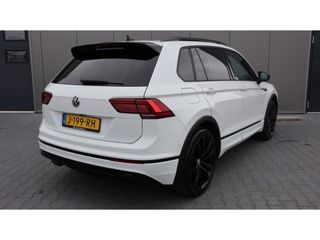 Volkswagen Tiguan 1.5 TSI Highl. Bus R | R-line | Pano | Led | Black Style | Trekh