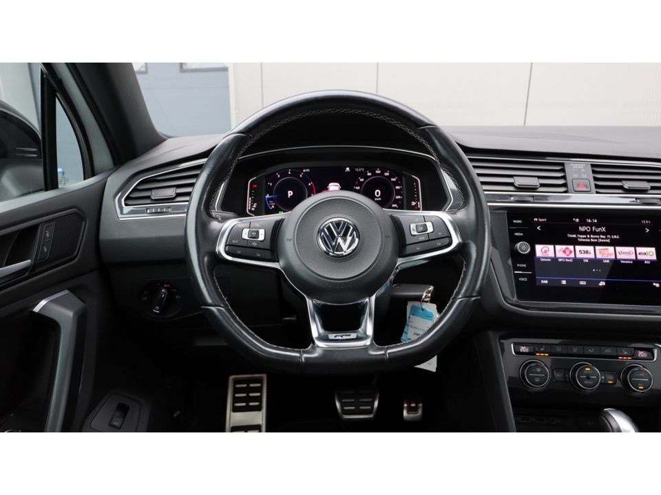 Volkswagen Tiguan 1.5 TSI Highl. Bus R | R-line | Pano | Led | Black Style | Trekh