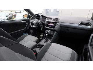 Volkswagen Tiguan 1.5 TSI Highl. Bus R | R-line | Pano | Led | Black Style | Trekh