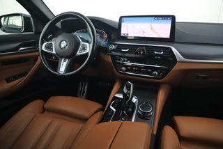 BMW 5 Serie Touring 530i M Sport Plus 252PK M Sport Laser LED Panoramadak Harman Kardon Wegklapbare Trekhaak Nappa Leder Memory Sfeerverlichting Shadow Line 360 Camera 20 inch LMV