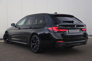 BMW 5 Serie Touring 530i M Sport Plus 252PK M Sport Laser LED Panoramadak Harman Kardon Wegklapbare Trekhaak Nappa Leder Memory Sfeerverlichting Shadow Line 360 Camera 20 inch LMV