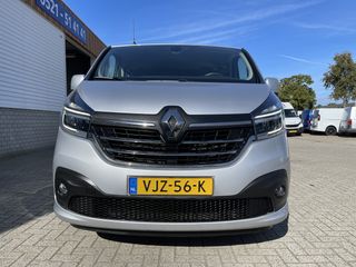 Renault Trafic 2.0 dCi 145pk automaat T29 L2H1 DC 6 persoons Business / vaste prijs rijklaar € 25.950 ex btw / lease vanaf € 463 / airco / cruise / navi / camera / zilver metallic / euro 6 diesel