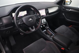 Škoda Kodiaq 2.0 TDI 4X4 Business 240PK Grijskenteken Full Options Wegklapbare trekhaak RS Stoelen 20 inch Memory Stoel Navigatie Camera Sfeerverlichting Adaptive Cruise Lane Assist