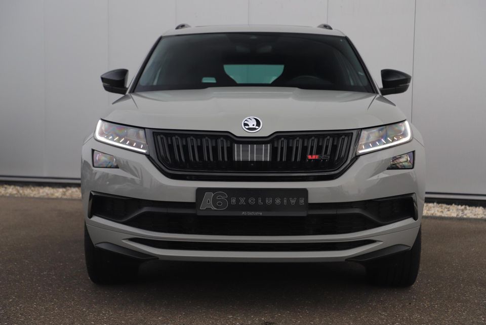 Škoda Kodiaq 2.0 TDI 4X4 Business 240PK Grijskenteken Full Options Wegklapbare trekhaak RS Stoelen 20 inch Memory Stoel Navigatie Camera Sfeerverlichting Adaptive Cruise Lane Assist