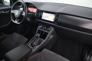 Škoda Kodiaq 2.0 TDI 4X4 Business 240PK Grijskenteken Full Options Wegklapbare trekhaak RS Stoelen 20 inch Memory Stoel Navigatie Camera Sfeerverlichting Adaptive Cruise Lane Assist