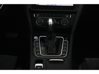 Volkswagen Passat Variant 1.5 TSI Elegance Business R 150PK DSG Automaat Unieke Kleur! Panoramadak Virtual Cockpit Sfeerverlichting Full LED Half Leder ErgoComfort 17 inch LMV Keyless Navigatie Camera R-Line Aquamarine Blue