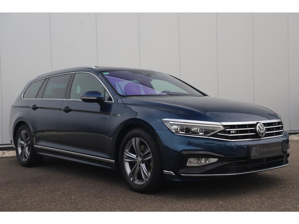 Volkswagen Passat Variant 1.5 TSI Elegance Business R 150PK DSG Automaat Unieke Kleur! Panoramadak Virtual Cockpit Sfeerverlichting Full LED Half Leder ErgoComfort 17 inch LMV Keyless Navigatie Camera R-Line Aquamarine Blue