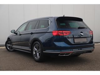 Volkswagen Passat Variant 1.5 TSI Elegance Business R 150PK DSG Automaat Unieke Kleur! Panoramadak Virtual Cockpit Sfeerverlichting Full LED Half Leder ErgoComfort 17 inch LMV Keyless Navigatie Camera R-Line Aquamarine Blue