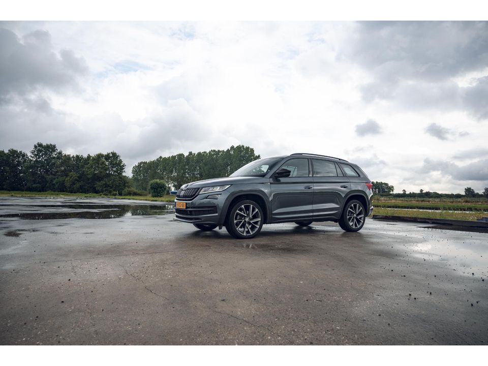 Škoda Kodiaq 1.5 TSI Sportline Business 7p. | VOL LEDER | PANO | TREKHAAK | ADAPTIVE CRUISE