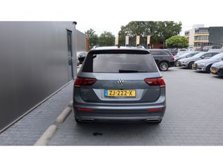 Volkswagen Tiguan Allspace 1.5 TSI CL | 7 Persoons | 19 inch R line | Panoramadak | Mooi