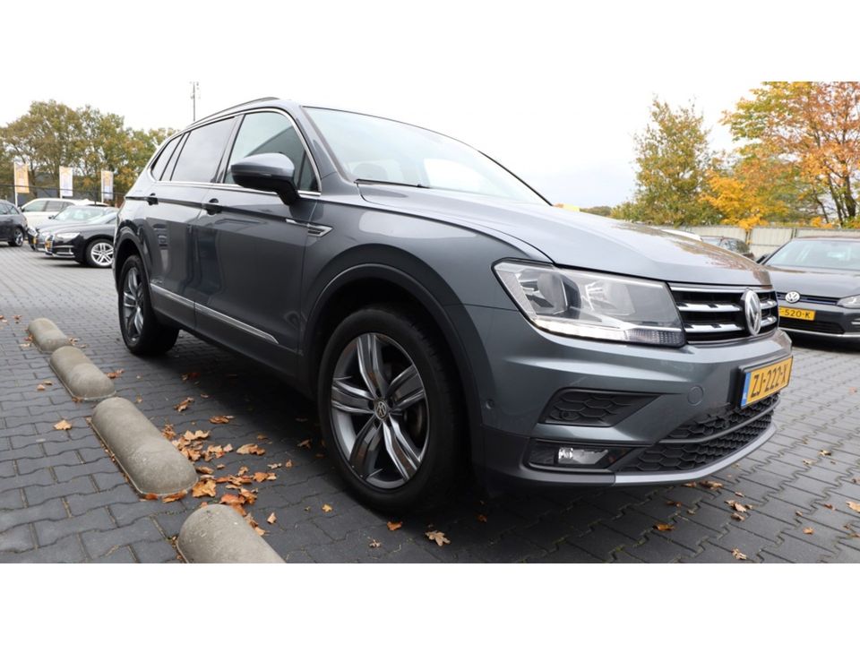 Volkswagen Tiguan Allspace 1.5 TSI CL | 7 Persoons | 19 inch R line | Panoramadak | Mooi