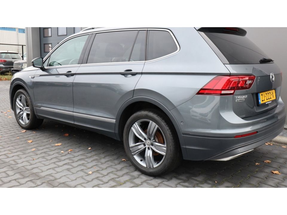 Volkswagen Tiguan Allspace 1.5 TSI CL | 7 Persoons | 19 inch R line | Panoramadak | Mooi