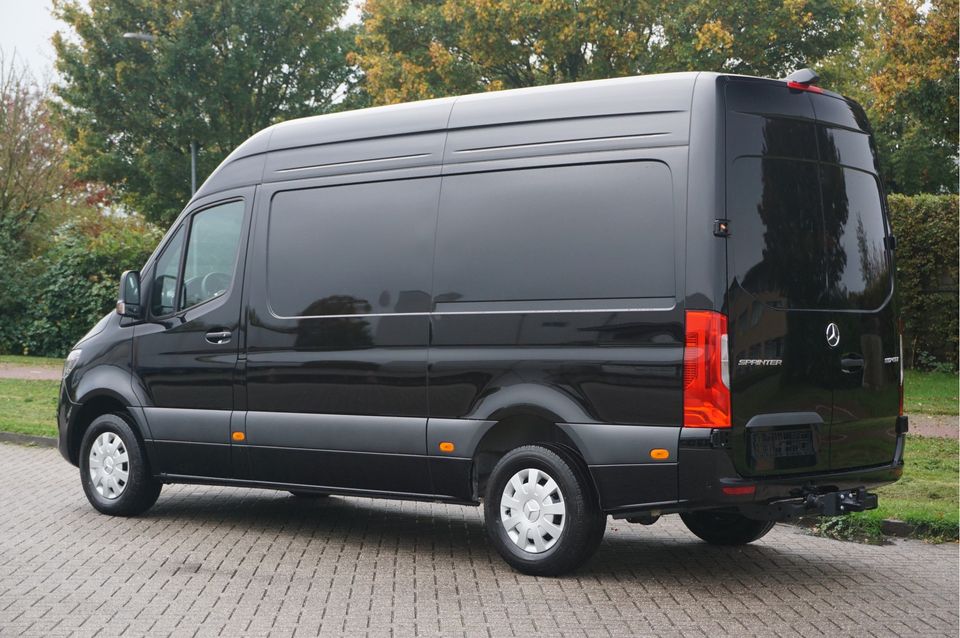 Mercedes-Benz Sprinter 317CDI Pro L2H2 10.25" Mbux Navi, Cam, Gev. Stoel, 3.5T Trekhaak, LED!! NR. R451*