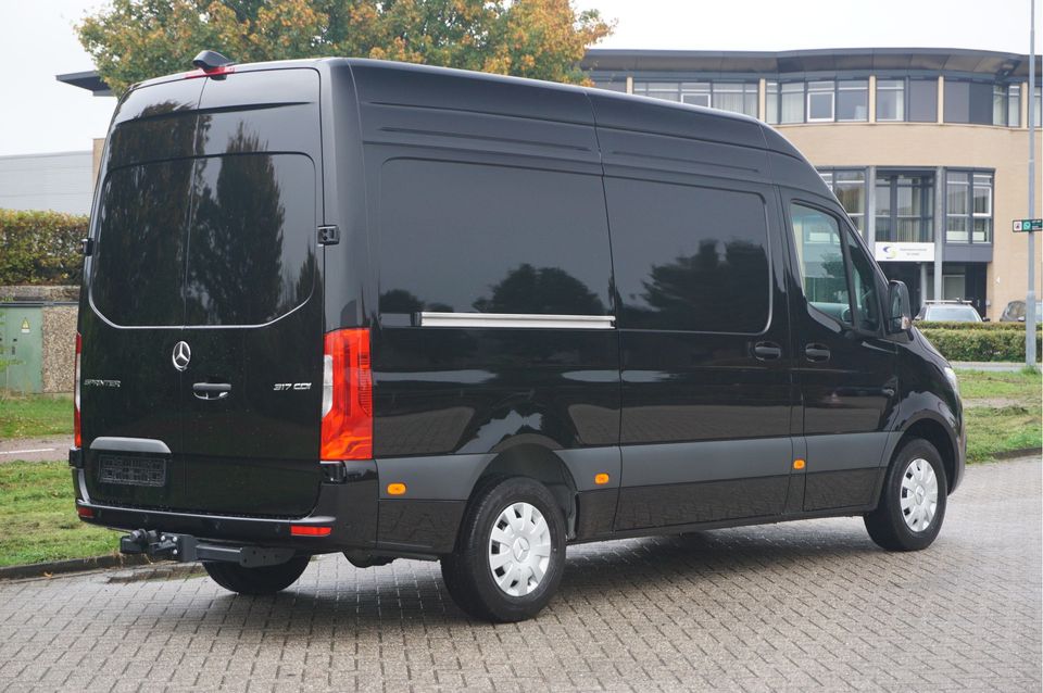 Mercedes-Benz Sprinter 317CDI Pro L2H2 10.25" Mbux Navi, Cam, Gev. Stoel, 3.5T Trekhaak, LED!! NR. R451*