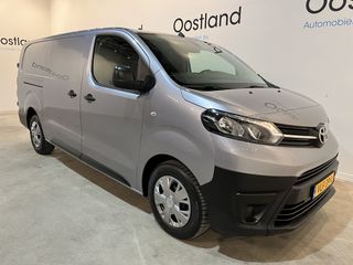 Toyota ProAce Worker 2.0 D-4D Navigator Long 123 PK / Euro 6 / Airco / Cruise Control / CarPlay / Navigatie / Trekhaak / PDC / 3-Zits / 48.500 KM !!